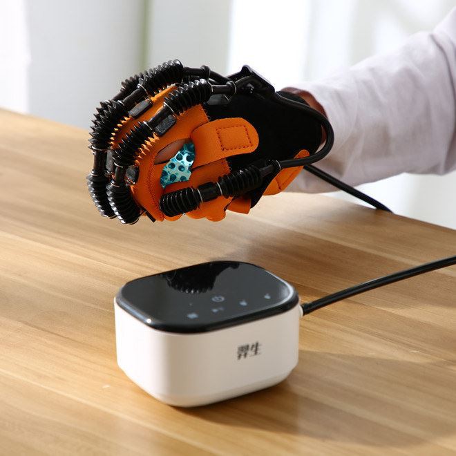 Hemiplēģijas rehabilitācijas robotu cimds insulta pacientiem