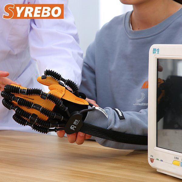 Mīksts robotu cimds roku rehabilitācijai