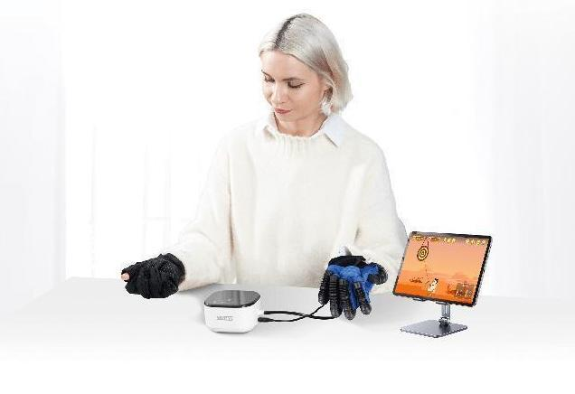 Robotu roku rehabilitācijas cimds